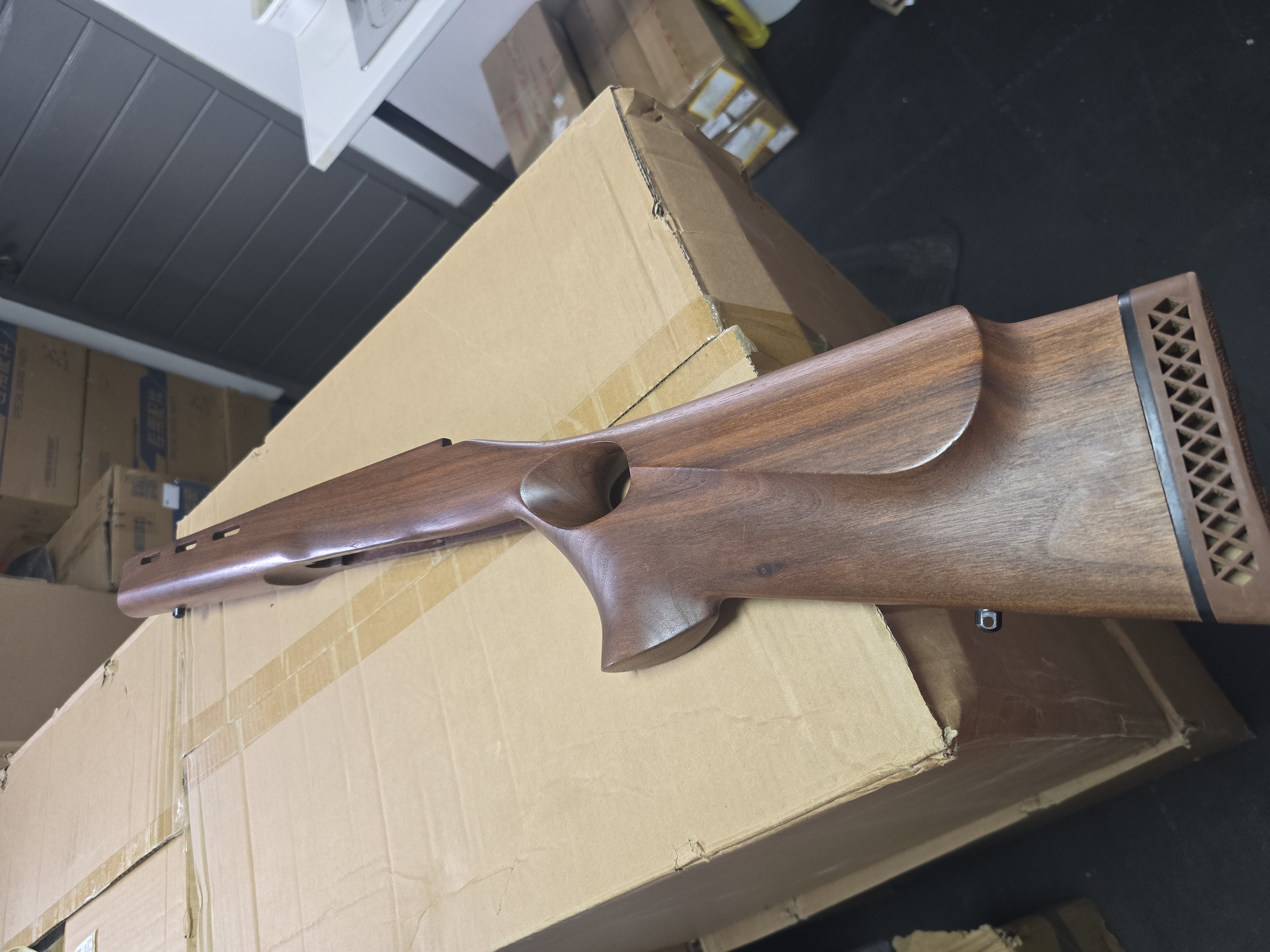 Stock. Thumb hole